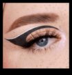 Stiluri de eyeliner grafic îndrăznețe și curajoase pentru a vă duce look-ul la nivelul următor